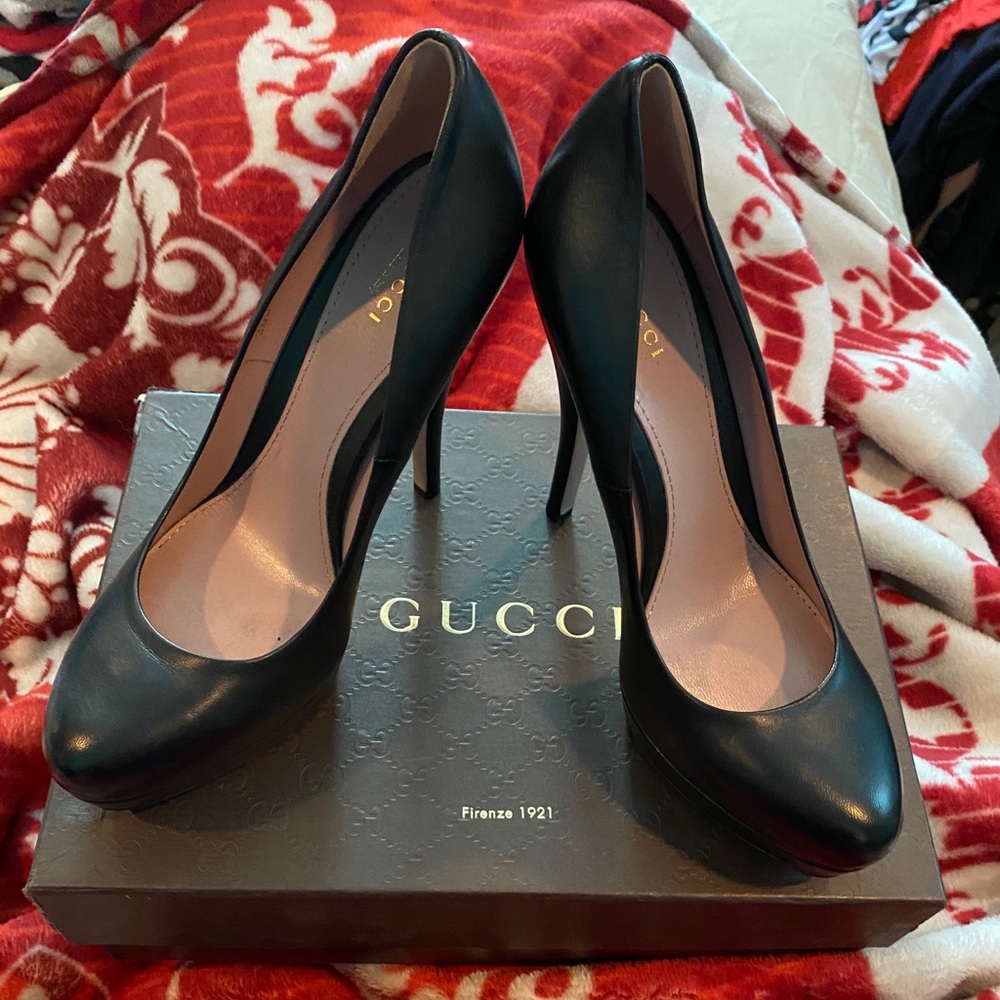 Authentic Gucci Black Pumps NIB